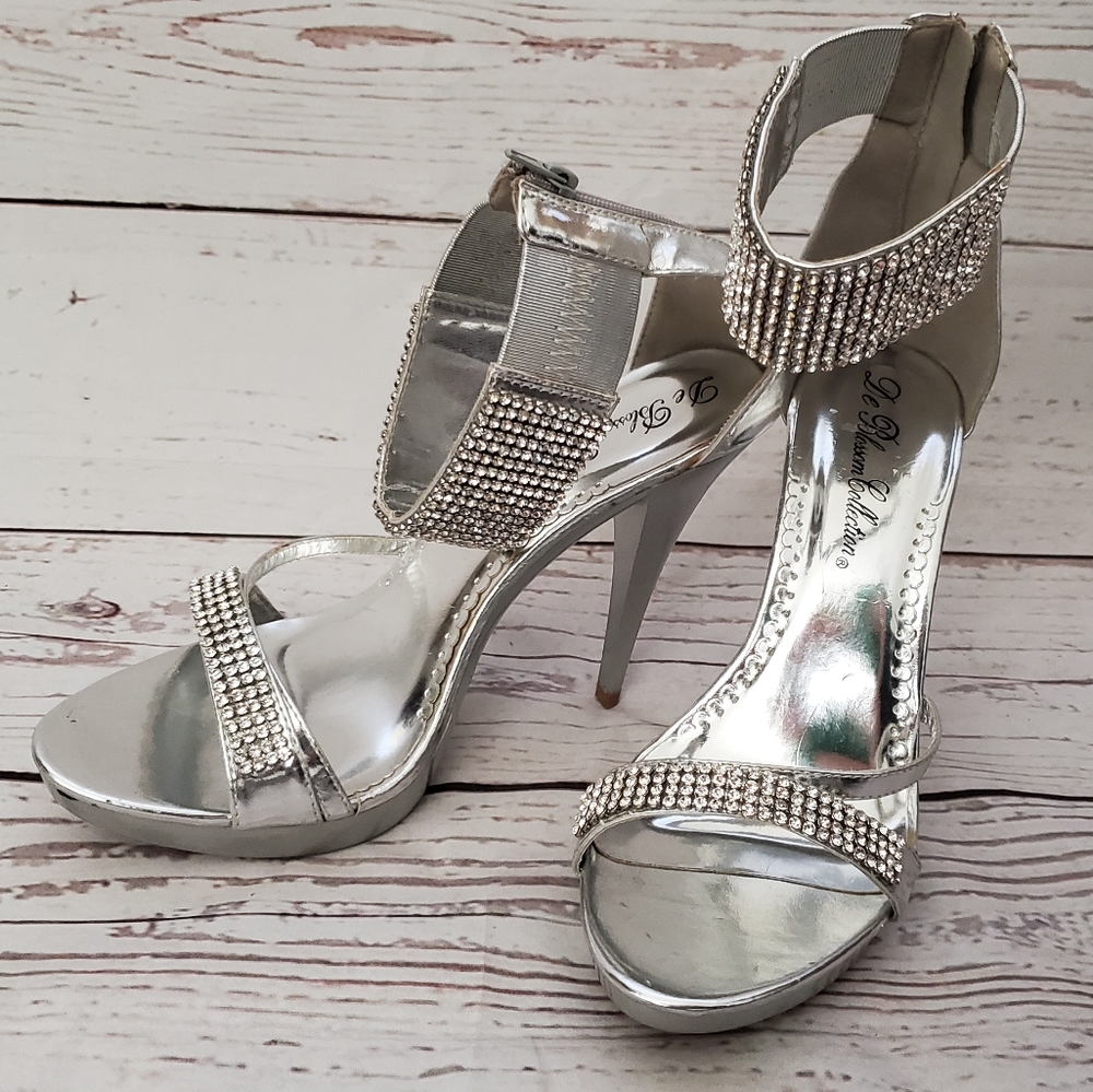De Blossom Collection women's Beyonz bling ankle strap sandals silver 9